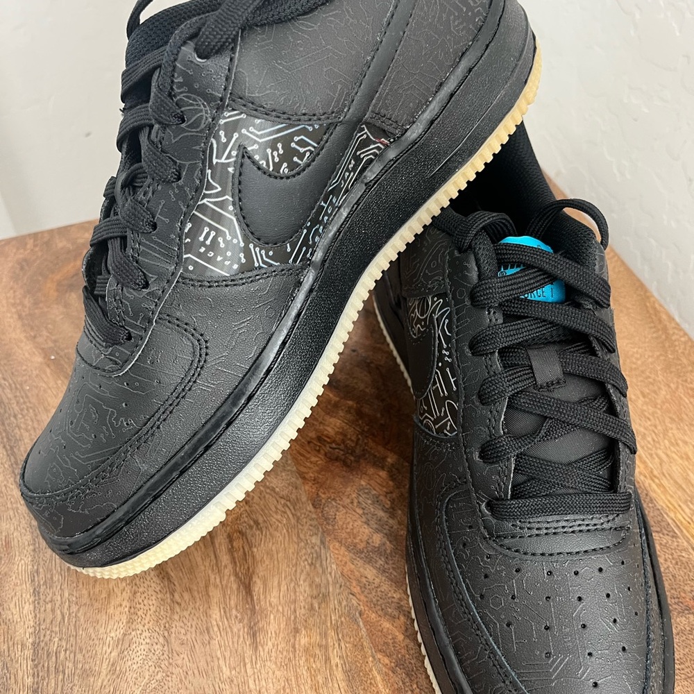 Nike Air Force 1’s ( Glow in the Dark) Size 6Y